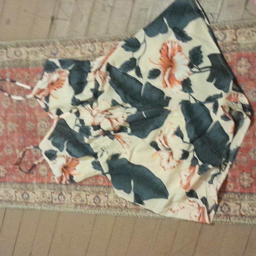 NWT Size medium floral romper with adjustable straps by ROMWE